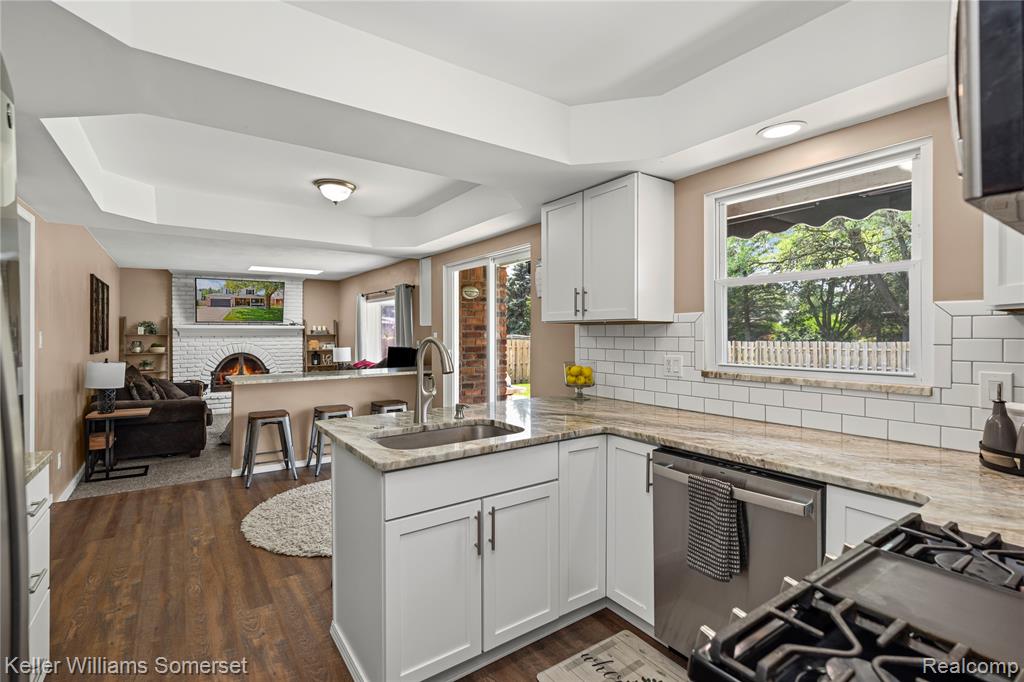 5795 LIMESTONE Drive, Troy, MI 48085 — Photo 16