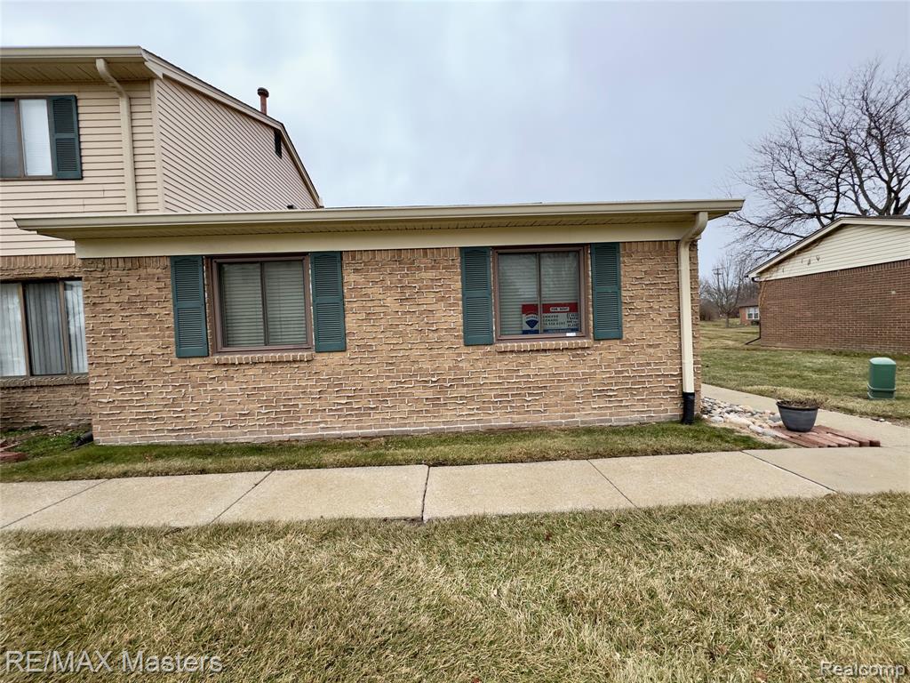 20037 Village Green Court, Brownstown, MI 48183 — Photo 10