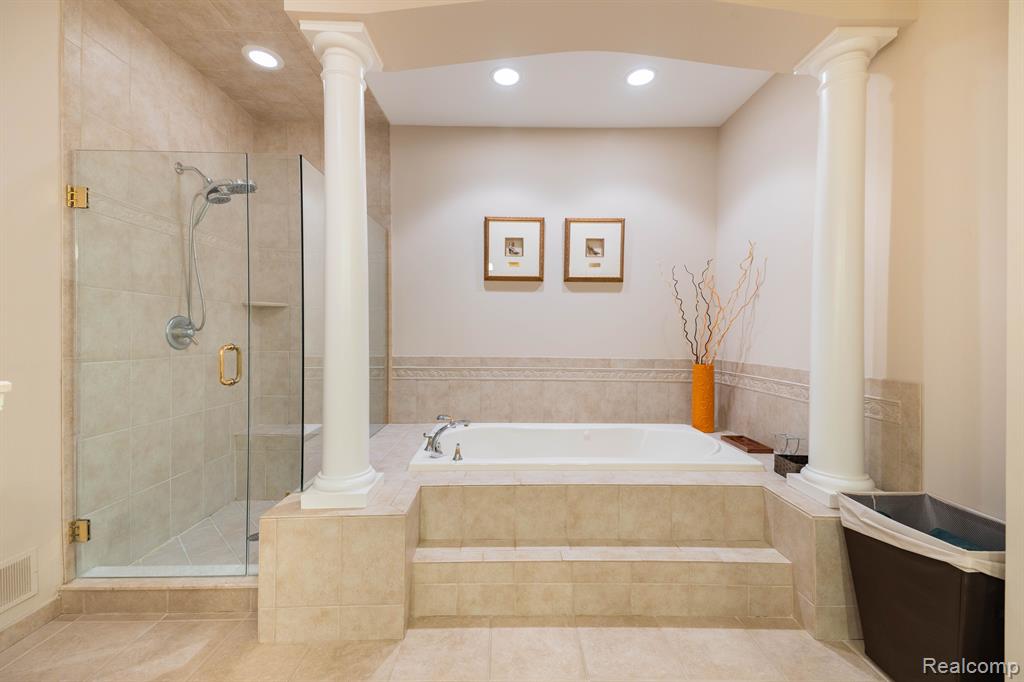 6458 ENCLAVE Drive, Clarkston, MI 48348 — Photo 27