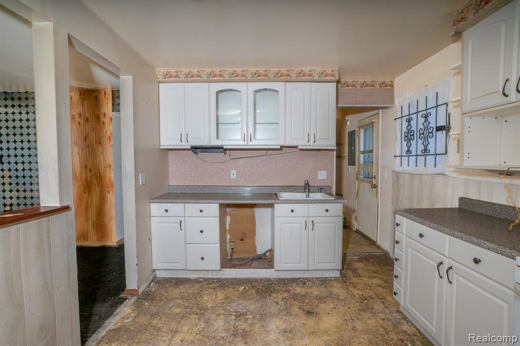 12667 Blackstone Street, Detroit, MI 48223 — Photo 8