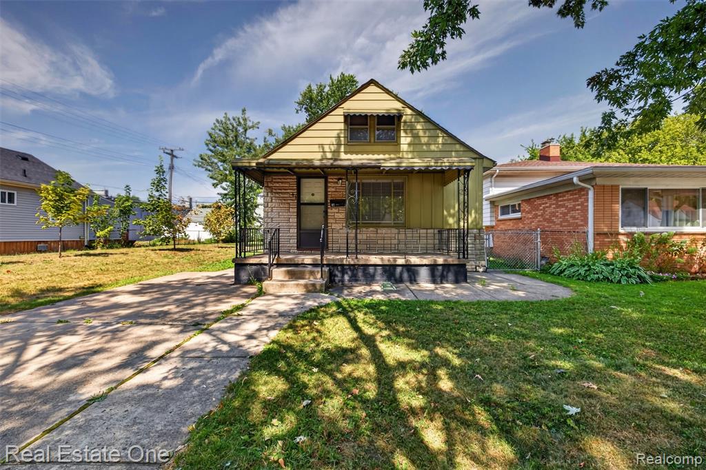 41 E Maxlow Avenue, Hazel Park, MI 48030