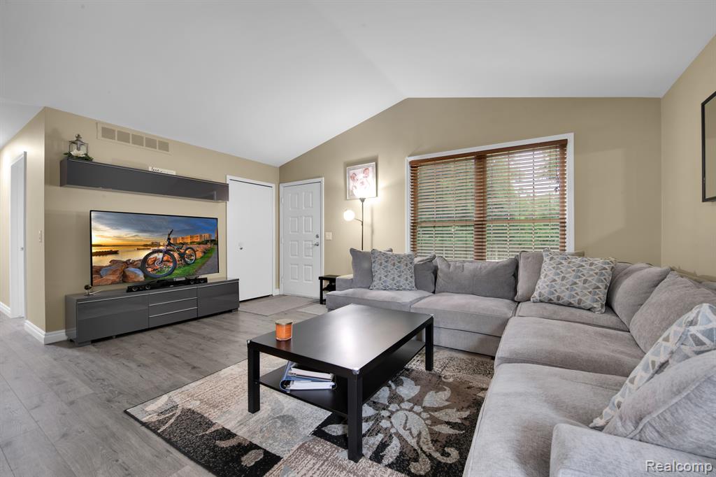 1529 DOVER Hill N, Walled Lake, MI 48390 — Photo 3