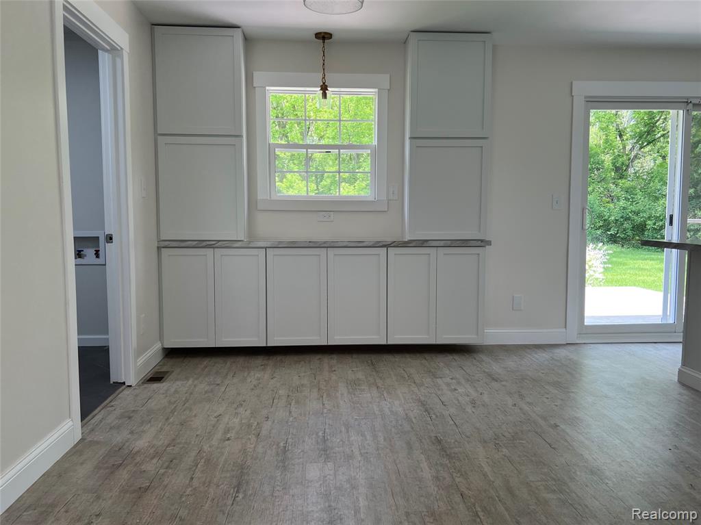 5327 E Carpenter Road, Flint, MI 48506 — Photo 6
