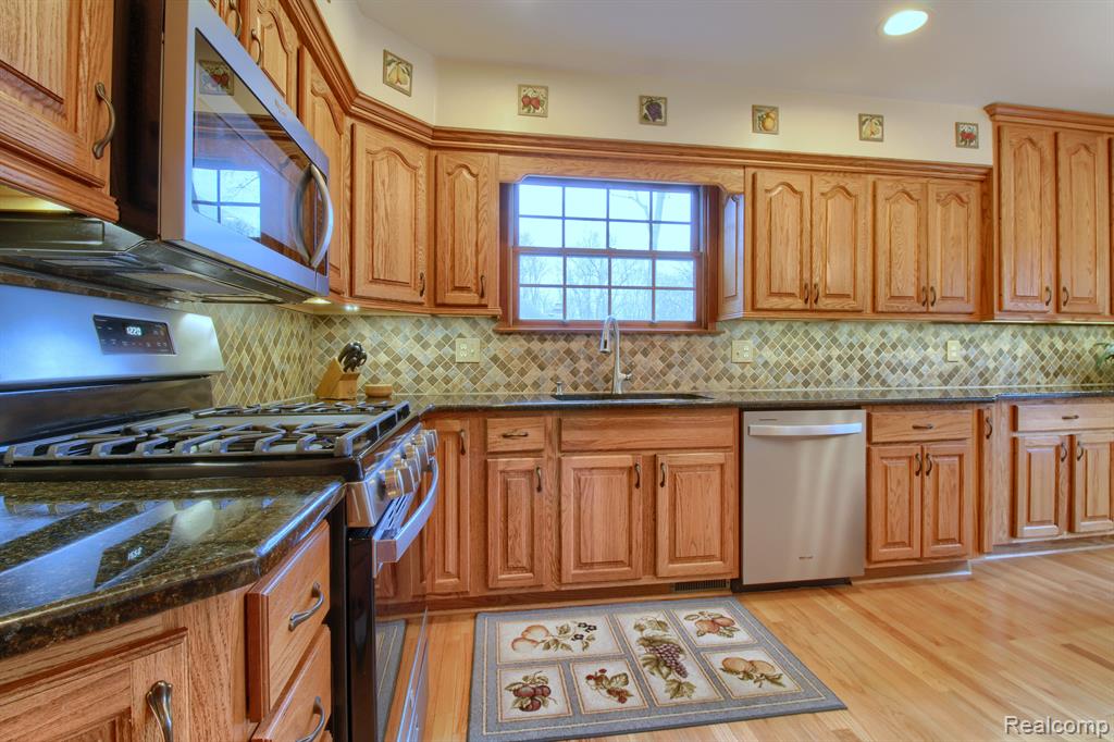 40184 LADENE Lane, Novi, MI — Photo 9