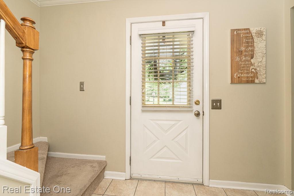 606 Whitney Drive, Rochester Hills, MI 48307 — Photo 2