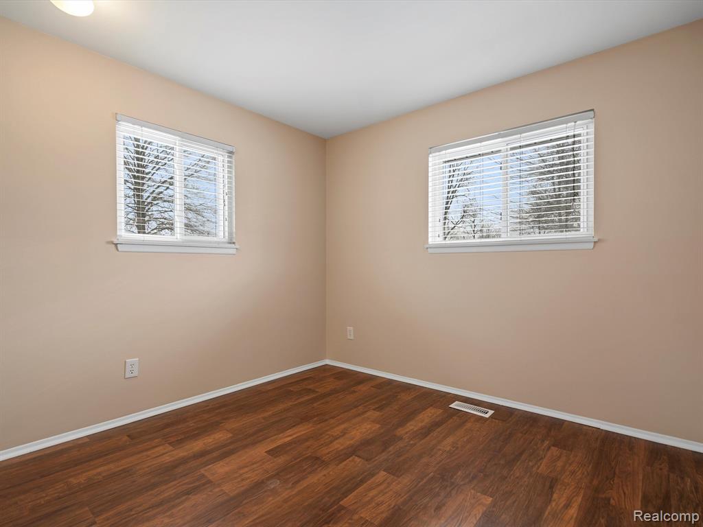 6652 DOYON Drive N, Waterford, MI 48327 — Photo 22