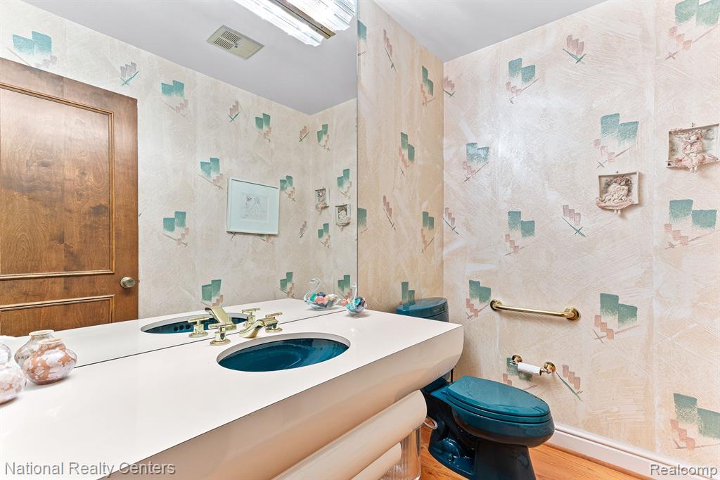 7207 Creeks Bend Drive, West Bloomfield, MI — Photo 30