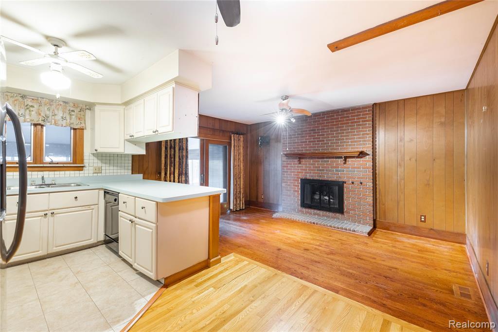 5035 Hillcrest Court, Trenton, MI 48183 — Photo 7