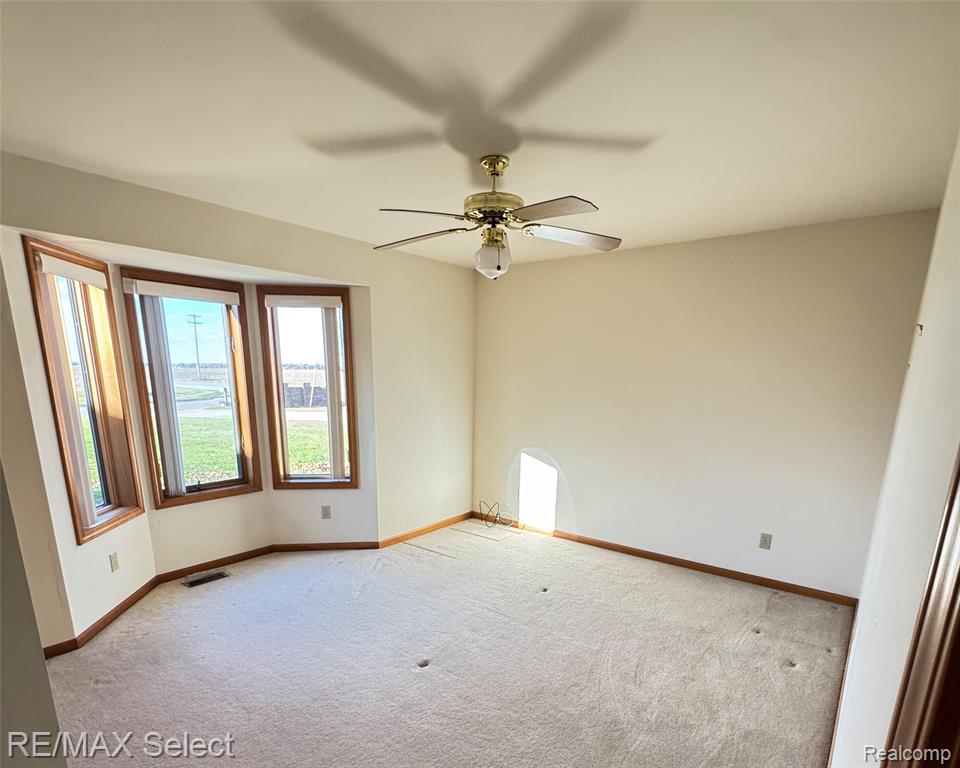 6011 Oak Creek Drive, Swartz Creek, MI 48473 — Photo 13