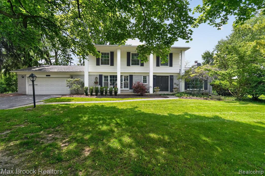 7456 Glengrove Drive, Bloomfield Hills, MI 48301 — Photo 8