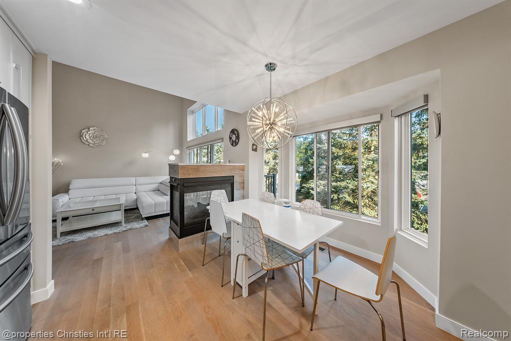 963 SANDALWOOD Drive, Troy, MI 48085 — Photo 9