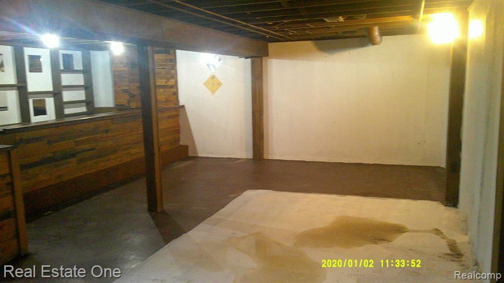18949 Kenosha Street, Harper Woods, MI 48225 — Photo 17