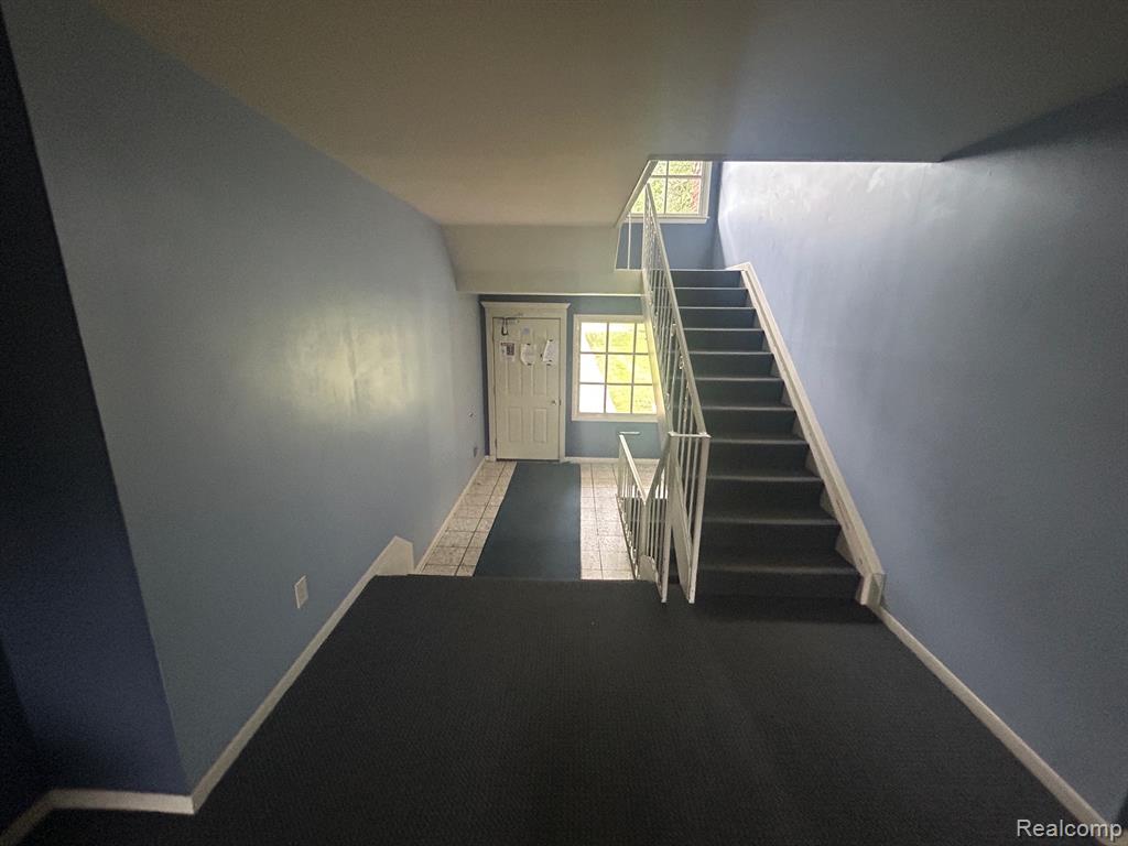 436 S FOX HILLS DR APT 5, Bloomfield Hills, MI 48304 — Photo 5