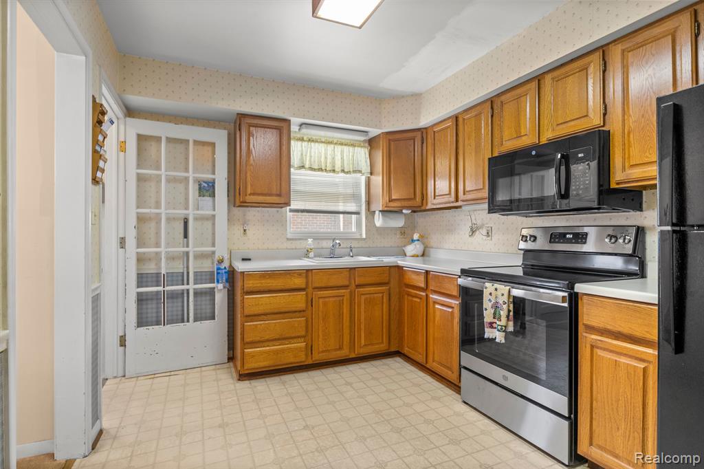 8708 HURON Street, Taylor, MI 48180 — Photo 13