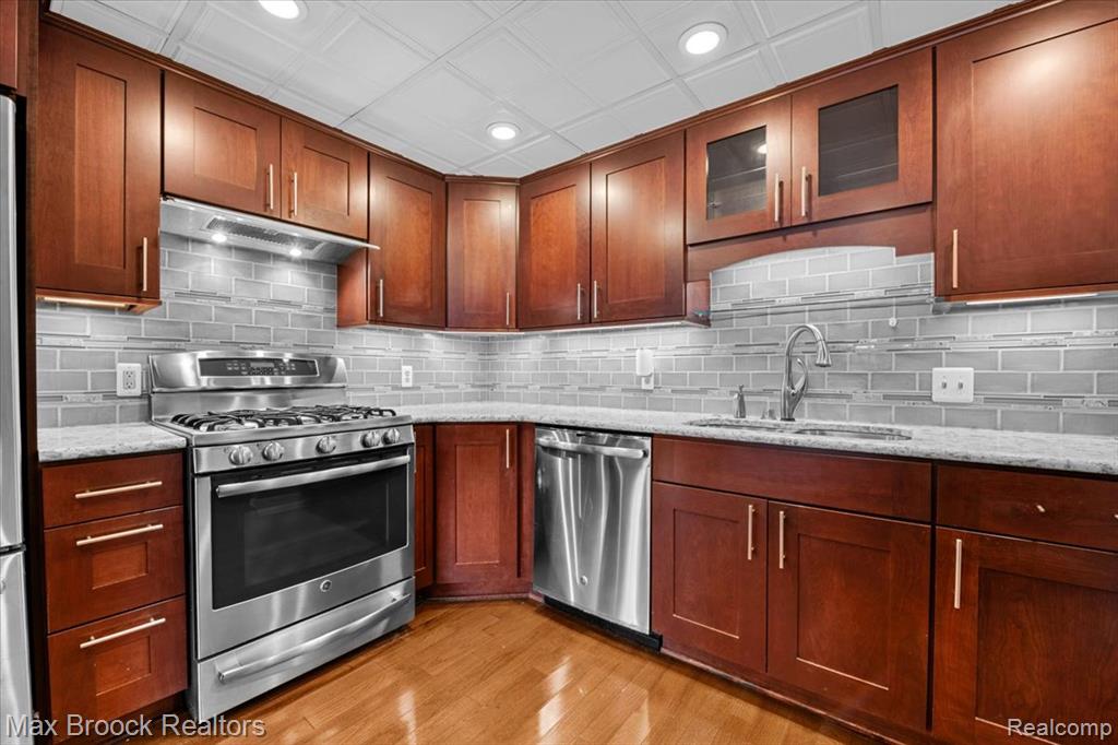 969 Greenview Court, 42, Rochester Hills, MI 48307 — Photo 12