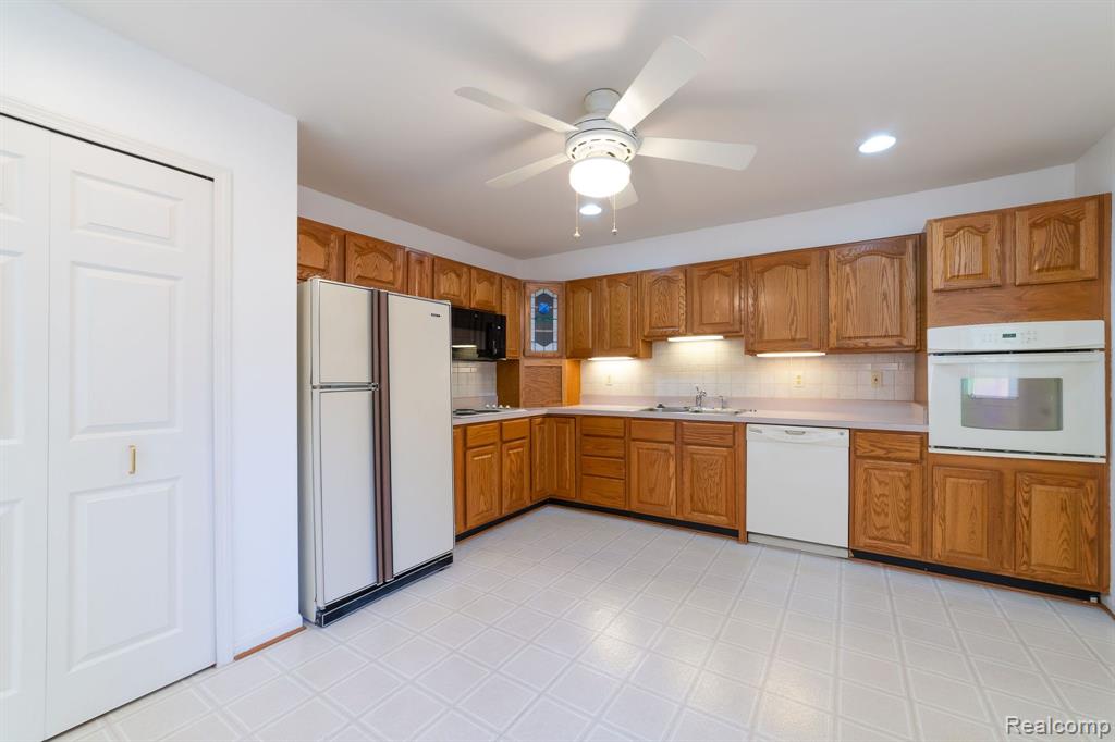 21345 BOXWOOD, Farmington Hills, MI 48336 — Photo 8