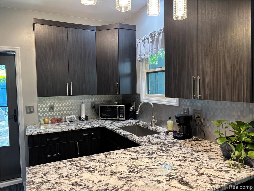 4817 Hickory Drive, Highland, MI 48356 — Photo 9