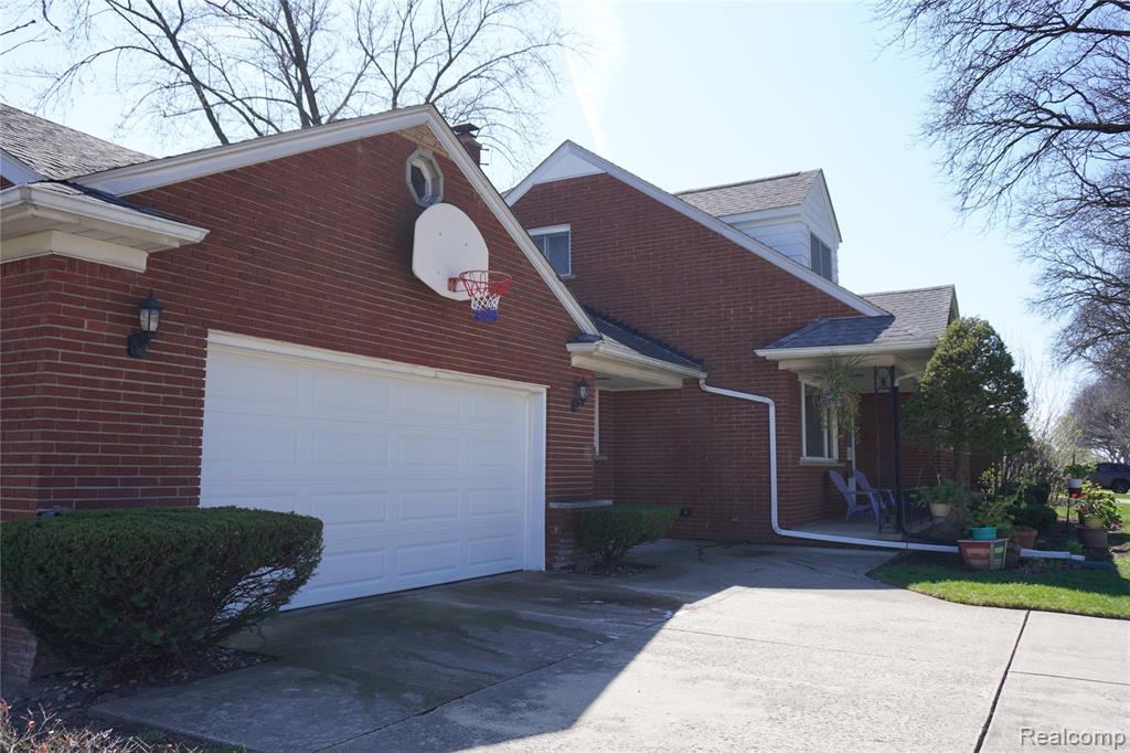 8184 Busch, Center Line, MI 48015 — Photo 4