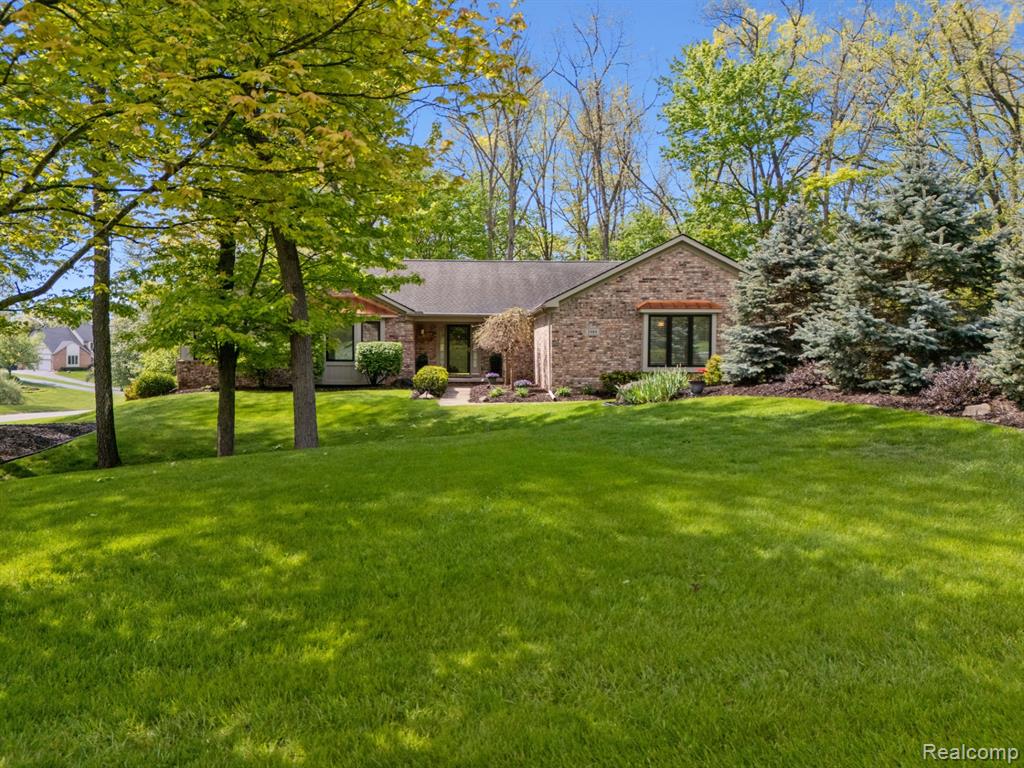 2484 PINE HOLLOW Trail, Brighton, MI 48114 — front exterior