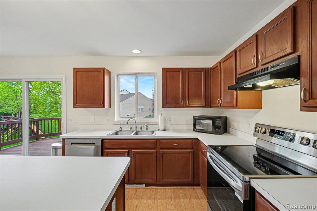 10068 Scenic Ridge Boulevard, Holly, MI 48442 — Photo 9