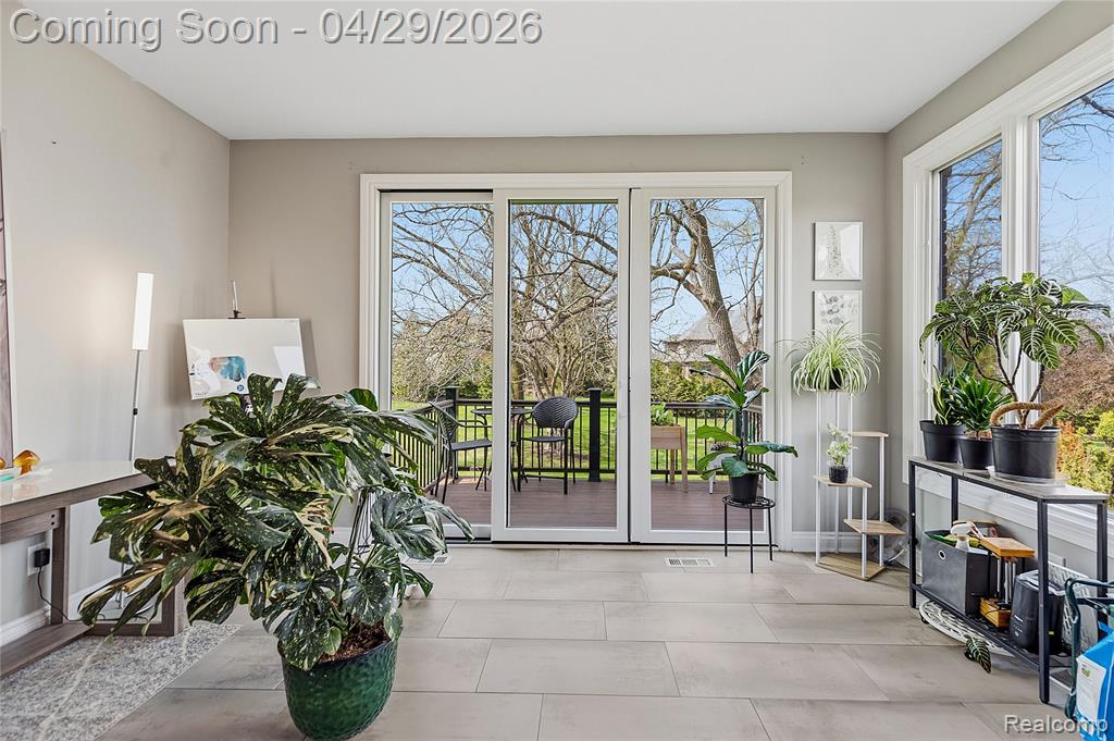1920 Vinsetta Court, Rochester, MI 48306 — Photo 22