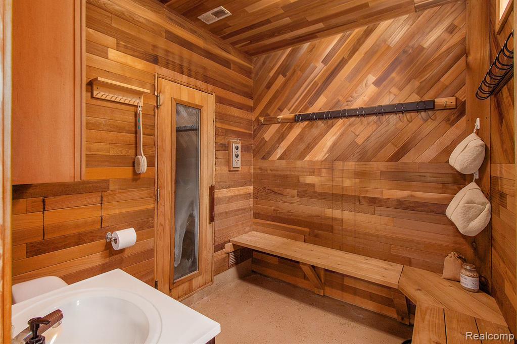 8472 Maltby Road, Brighton, MI 48116 — Photo 21
