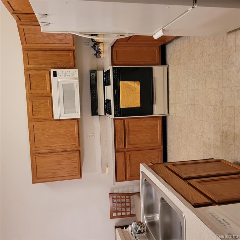 22865 Woodcreek Drive, Taylor, MI 48180 — Photo 10
