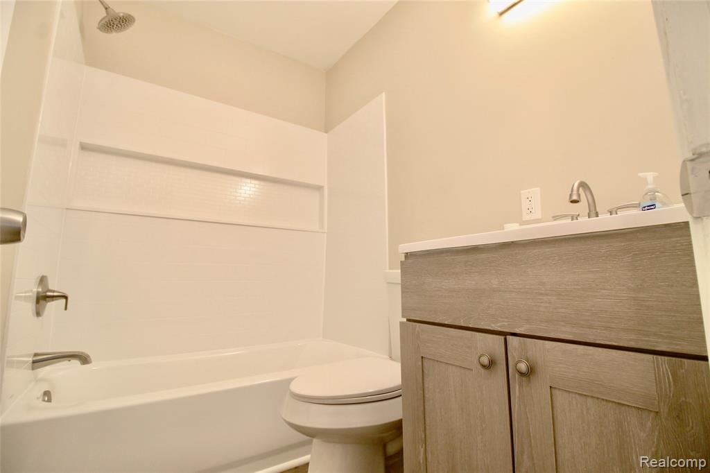 9116 Maplewood Drive, Clio, MI 48420 — Photo 7