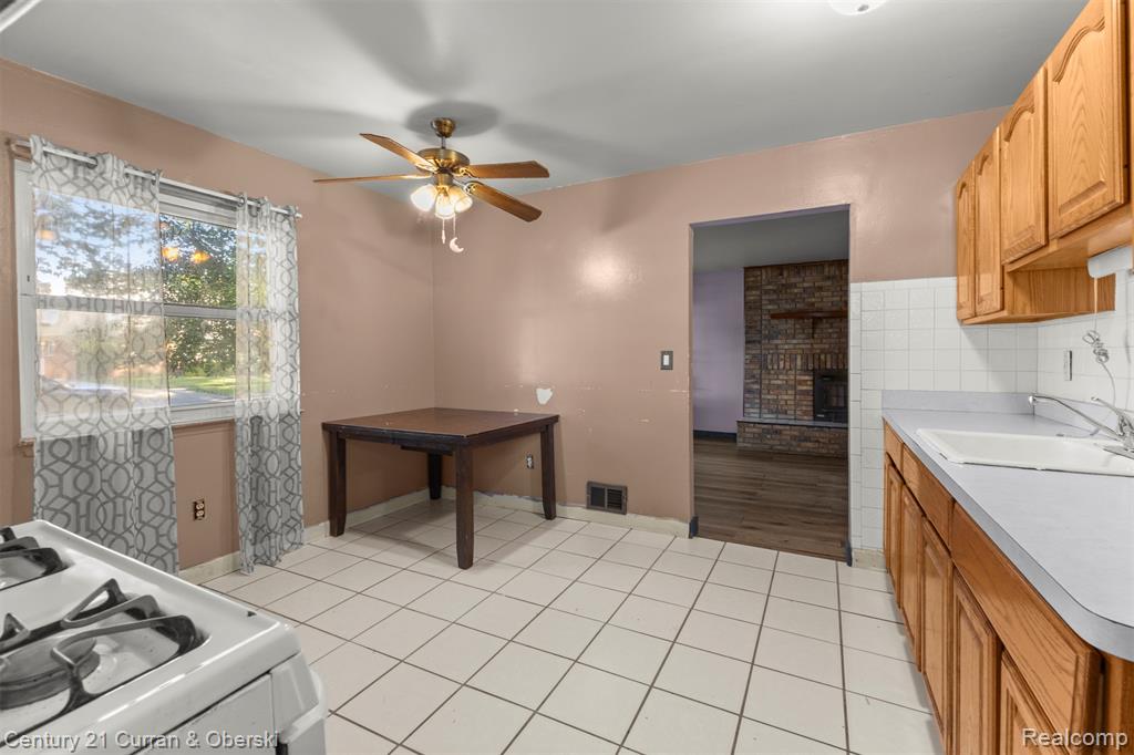 4437 Culver Street, Dearborn Heights, MI 48125 — Photo 6