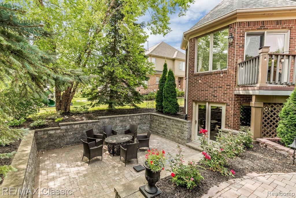 18416 CLAIRMONT Circle E, Northville, MI 48168 — Photo 40