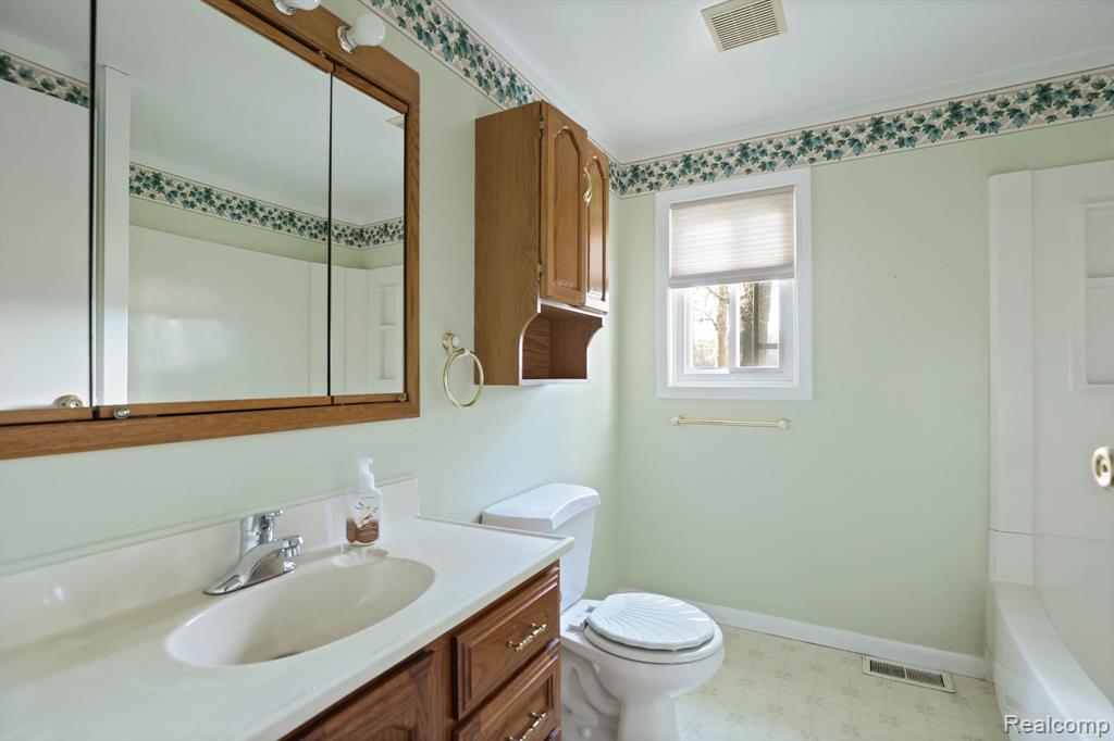 3874 S GRAHAM Road, Saginaw, MI 48609 — Photo 33