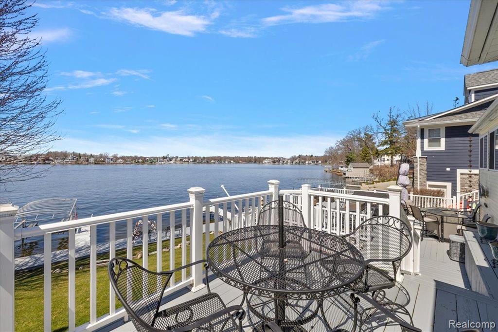 16 S NORTH SHORE Drive, Lake Orion, MI 48362 — Photo 44