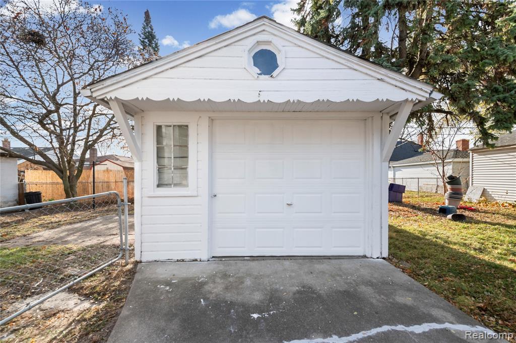 8060 Edward Avenue, Center Line, MI 48015 — Photo 29