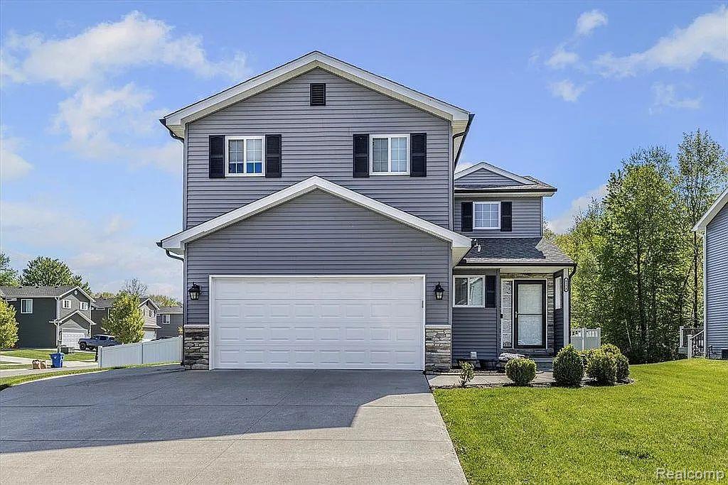 6576 SKYLAR Lane, Waterford, MI 48327 — Photo 2