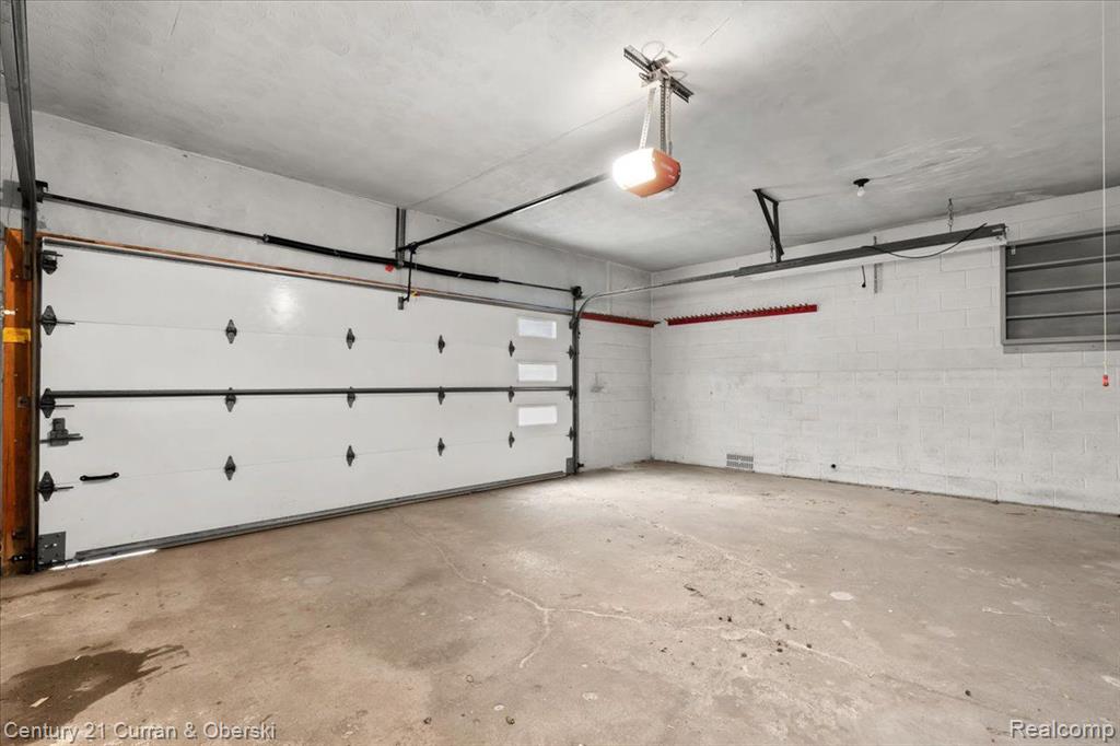 5987 CAMPUS Drive, Dearborn Heights, MI 48127 — Photo 33