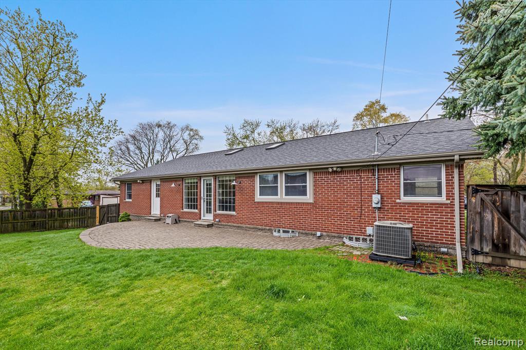 854 Brooklawn Drive, Troy, MI 48084 — Photo 35