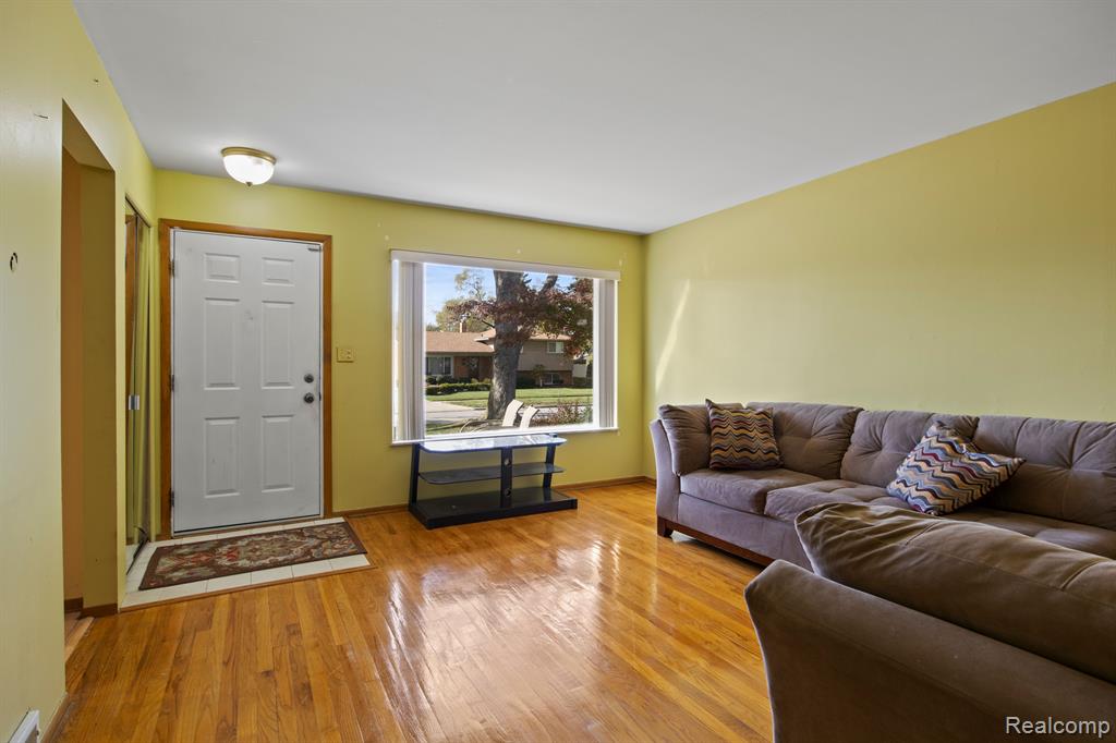 6916 KINMORE Street, Dearborn Heights, MI 48127 — Photo 5