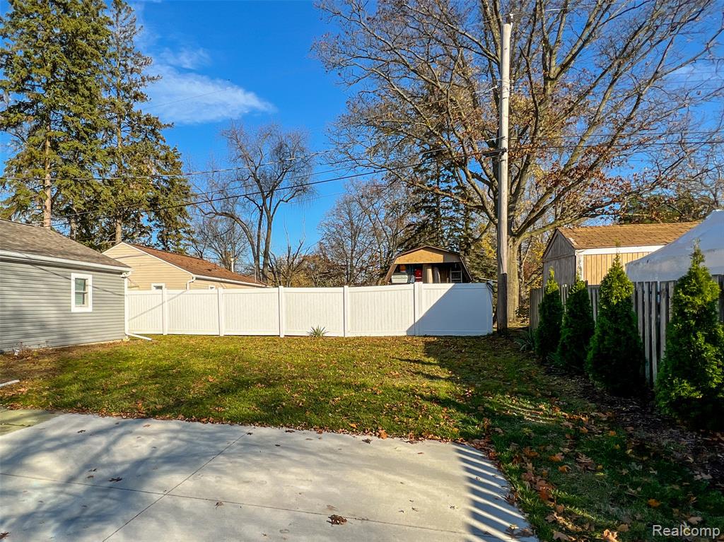 7175 Richardson Road, West Bloomfield, MI 48323 — Photo 29
