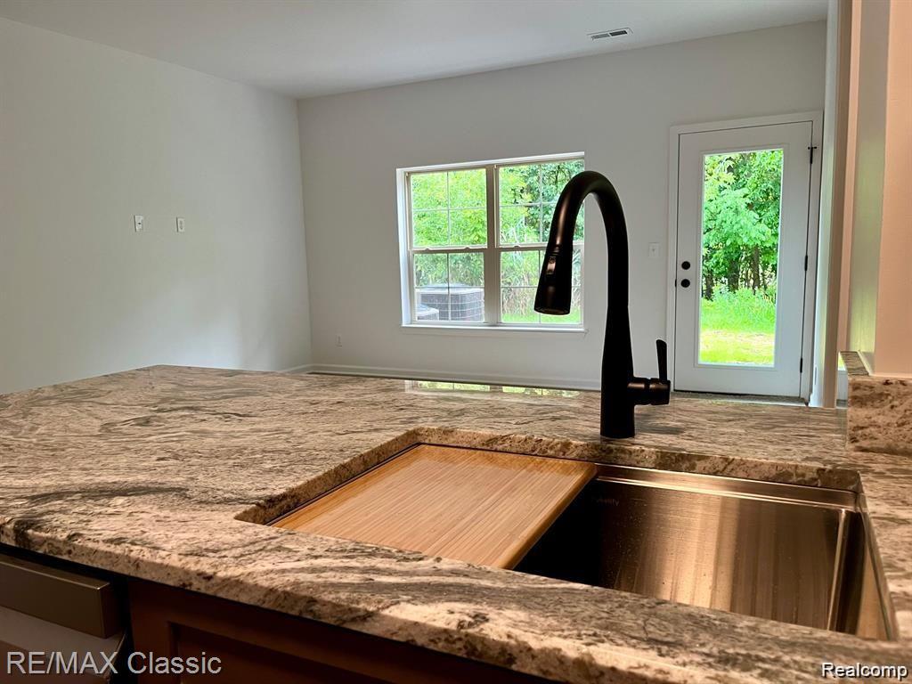 612 Pointe Drive, Walled Lake, MI 48390 — Photo 7