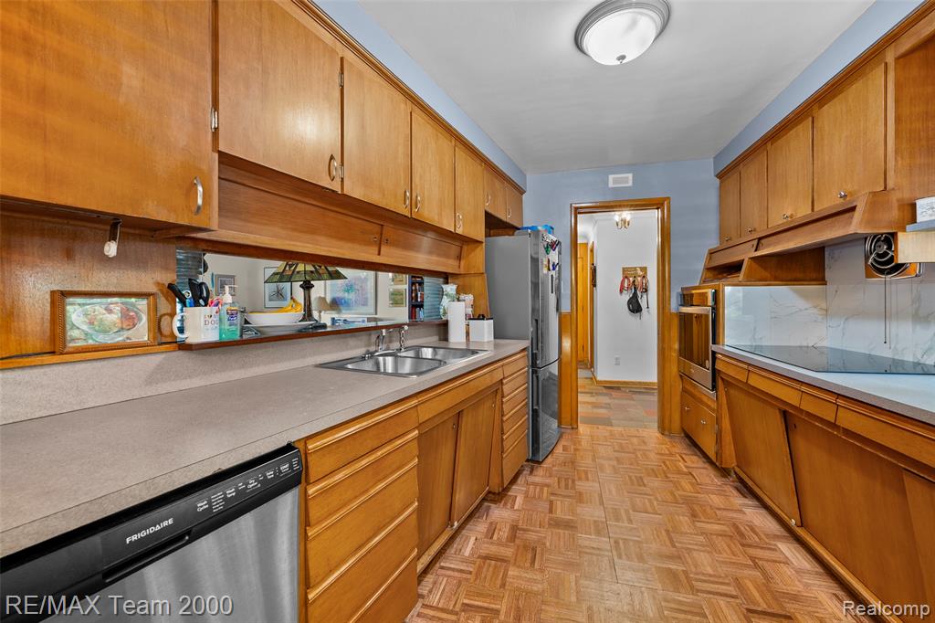 23044 Lake Way, Farmington, MI 48336 — Photo 16