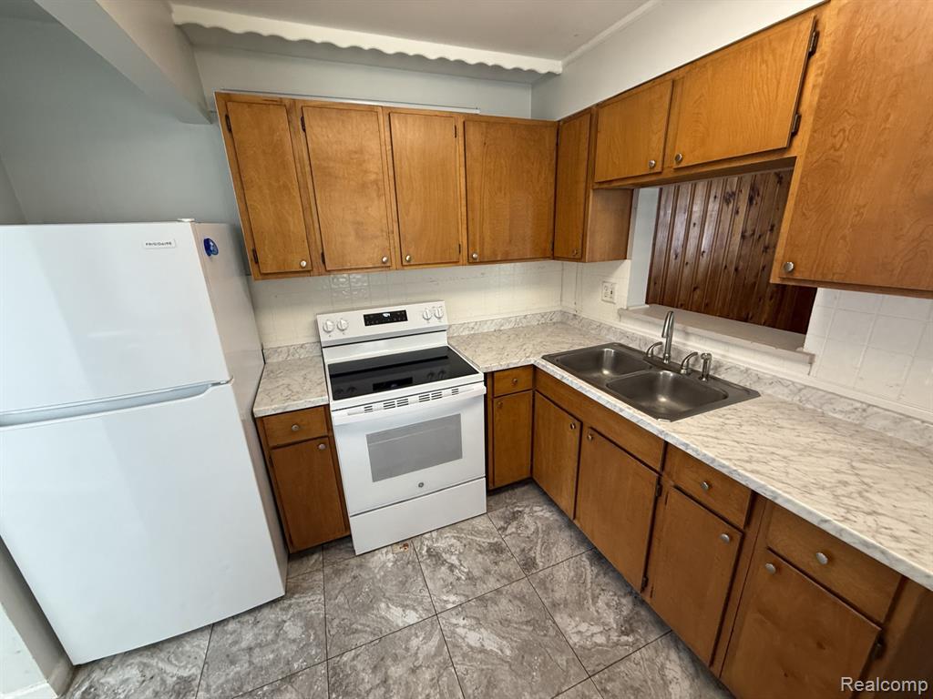 26604 GROVELAND Street, Madison Heights, MI 48071 — Photo 8