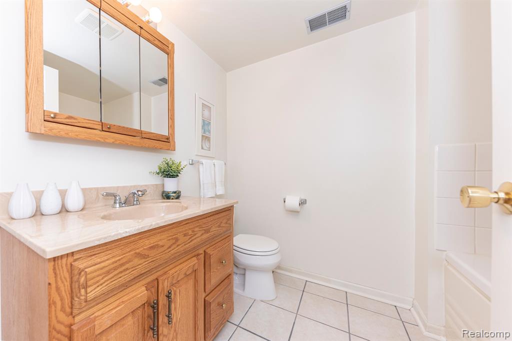 4036 BOULDER POND Drive, 15, Ann Arbor, MI 48108 — Photo 45