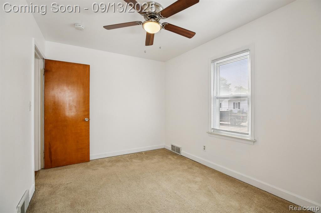 553 E Annabelle Avenue, Hazel Park, MI 48030 — Photo 16