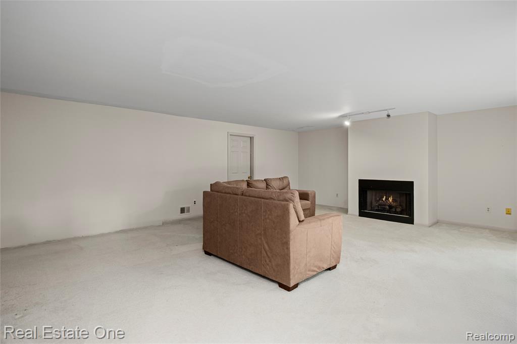 7332 Meadowridge Circle, West Bloomfield, MI — Photo 30