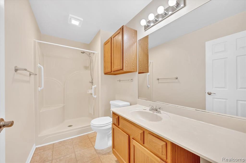 4911 Oak Hill Drive, Waterford, MI 48329 — Photo 11