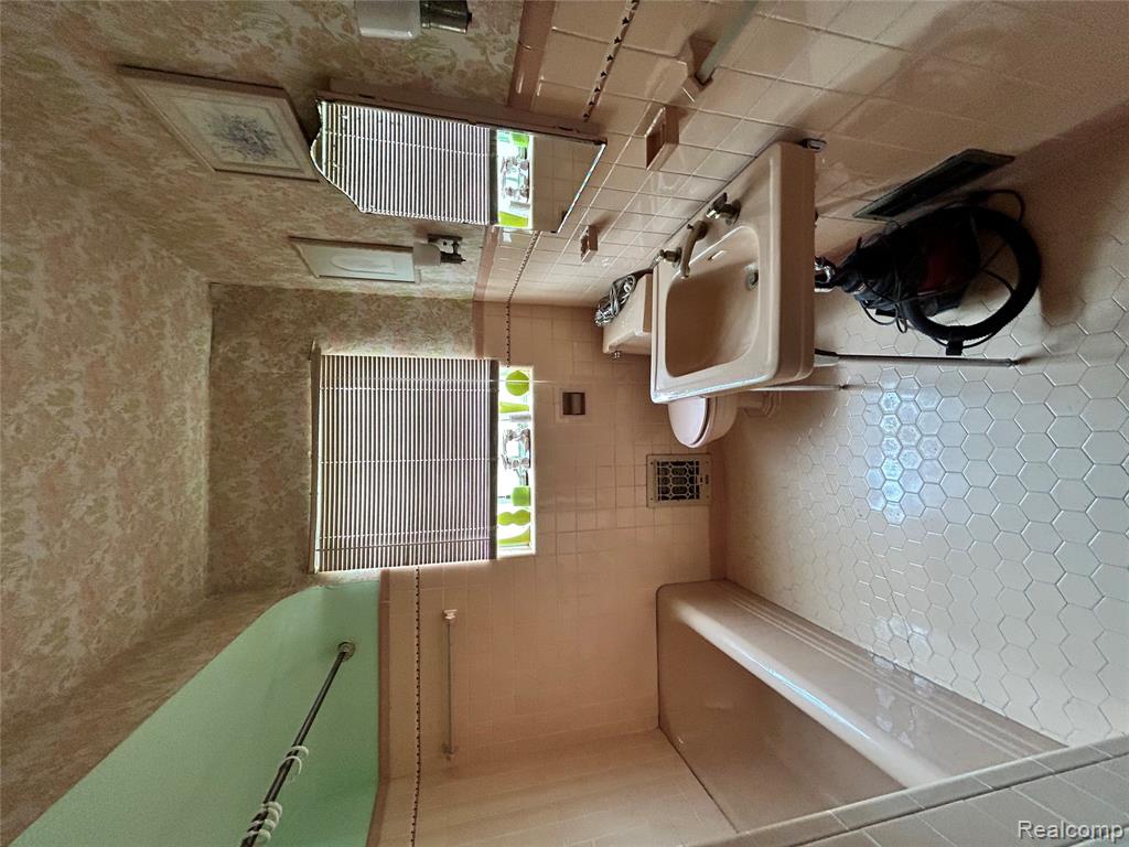 18430 Fairfield Street, Detroit, MI 48221 — Photo 10