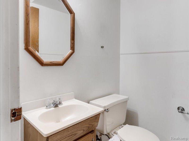 8299 KARAM Boulevard, 1, Warren, MI 48093 — Photo 16