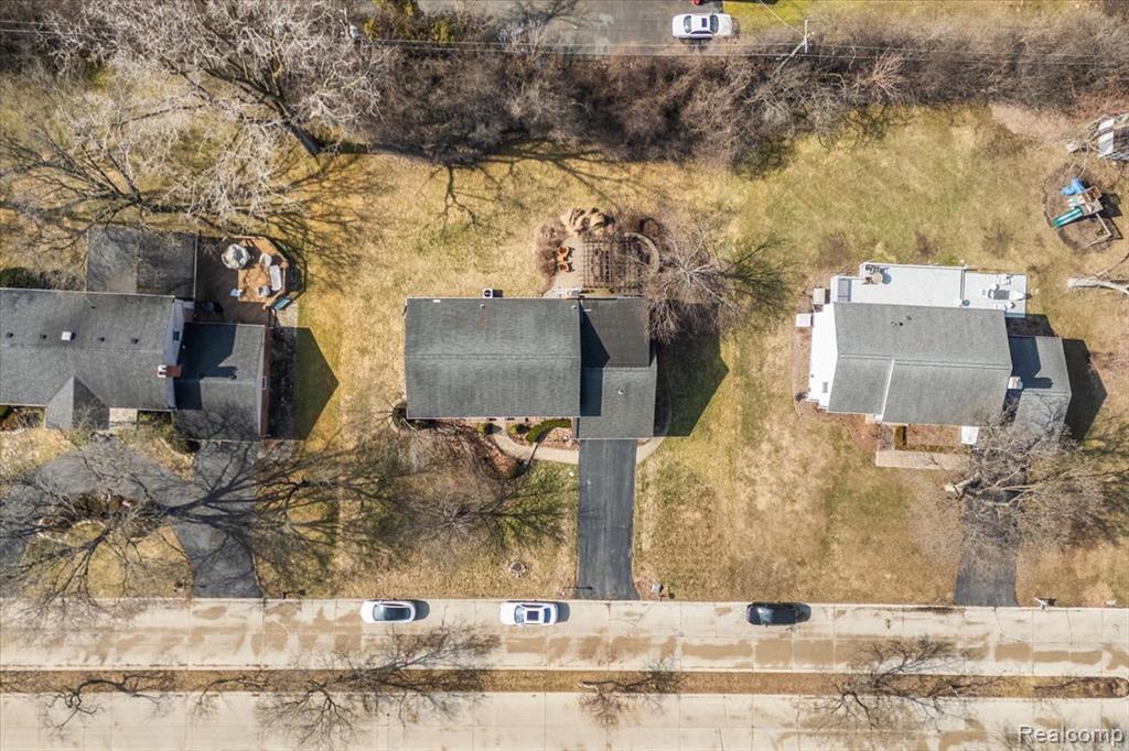31065 Old Stage Road, Beverly Hills, MI 48025 — Photo 45