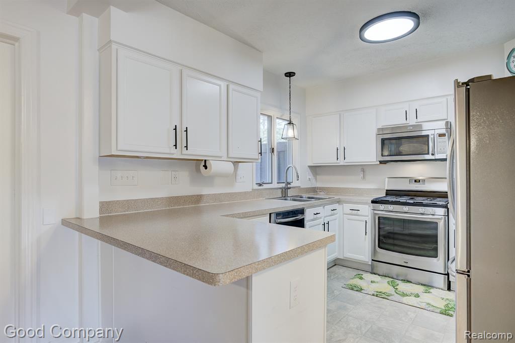 934 Lockwood Road, Royal Oak, MI 48067 — Photo 27