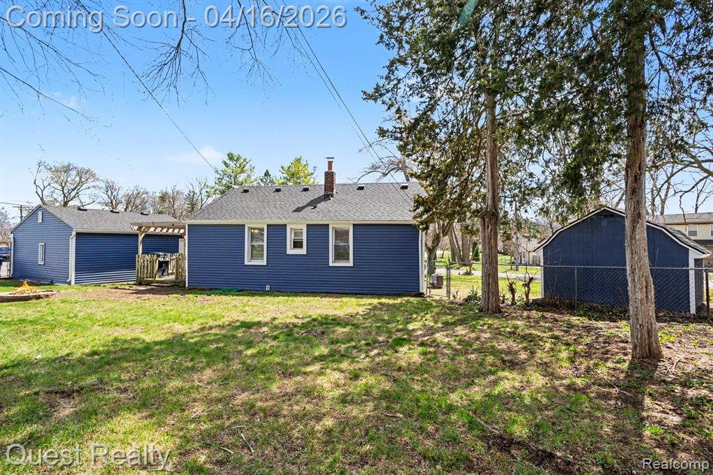 6510 Oakridge Drive, Waterford, MI 48329 — Photo 20